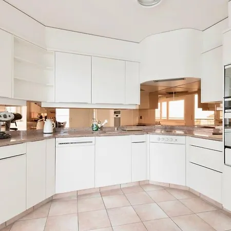 Alpine Stunning In By Guestlee Apartamento