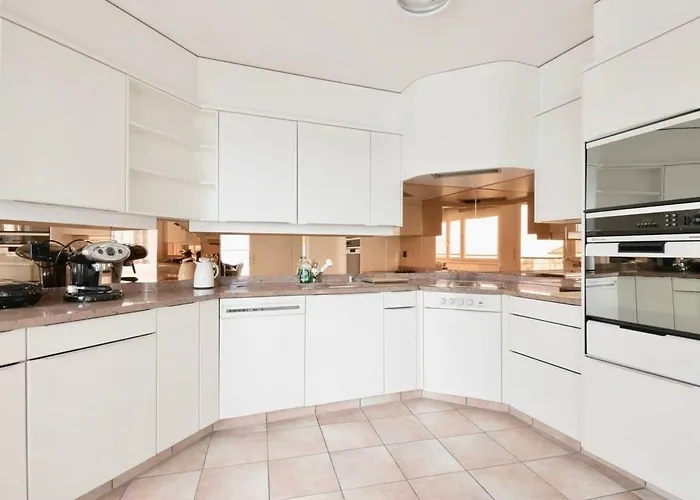 Alpine Stunning In By Guestlee Apartament